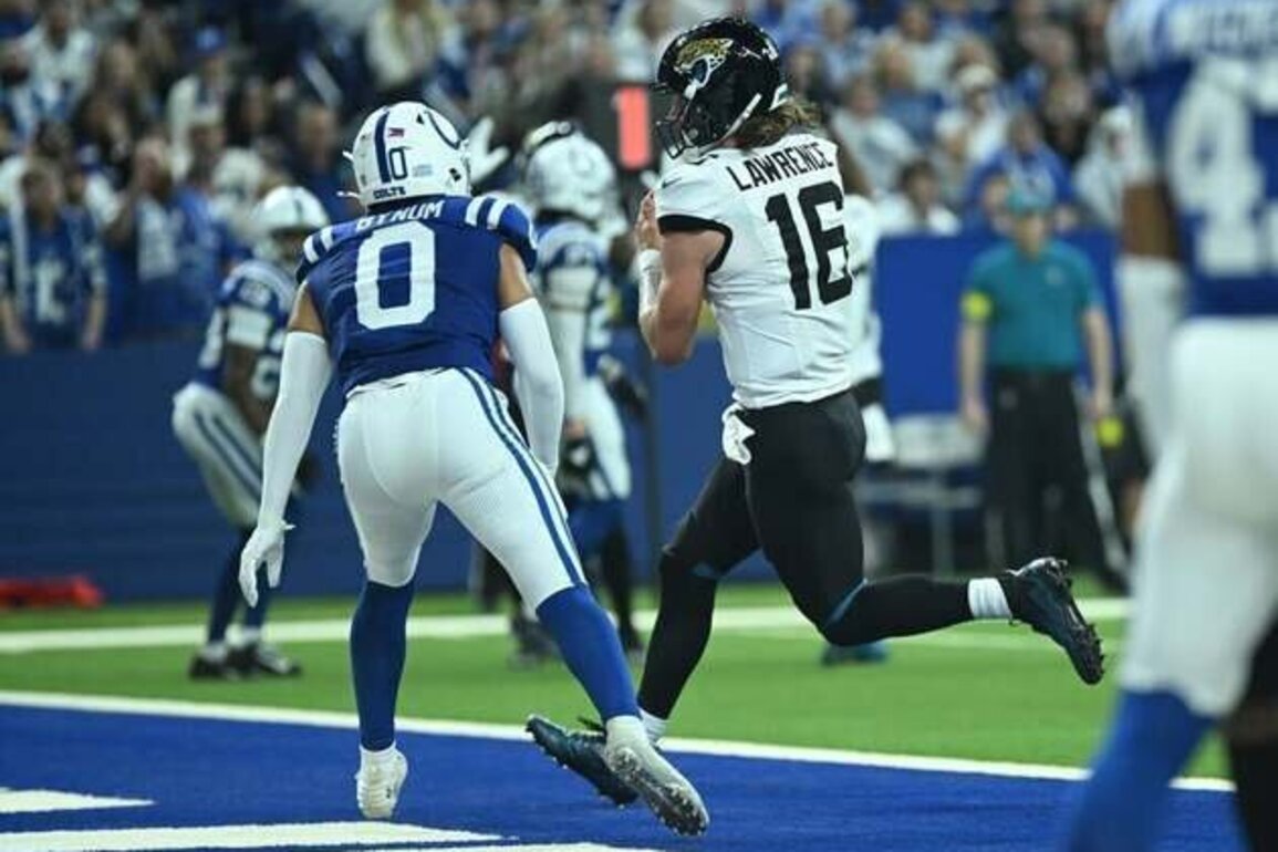 Jaguars beat plummeting Colts to notch seventh straight W