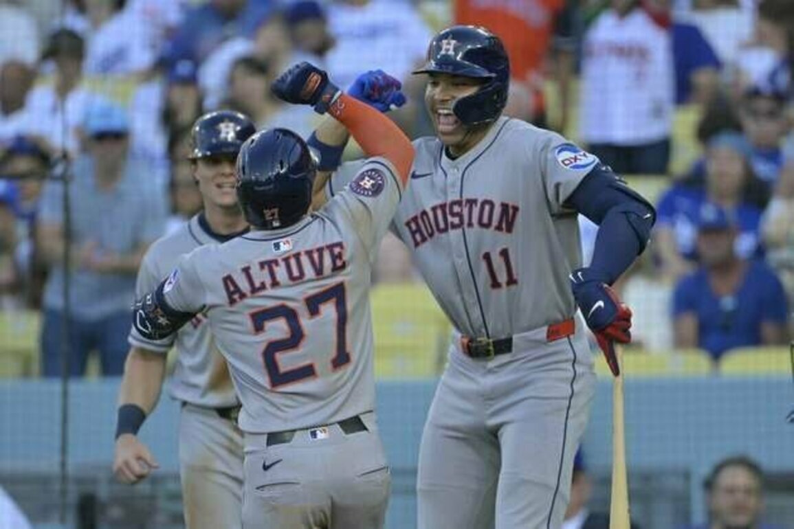 Astros belt five homers in 18-1 demolition of Dodgers