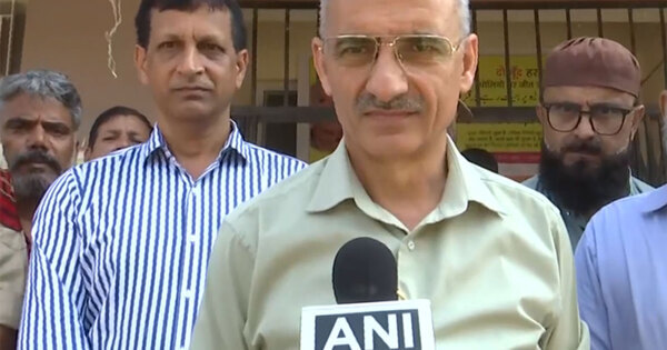Doda Deputy Commissioner inaugurates Pulse Polio Immunisation campaign at govt hospital