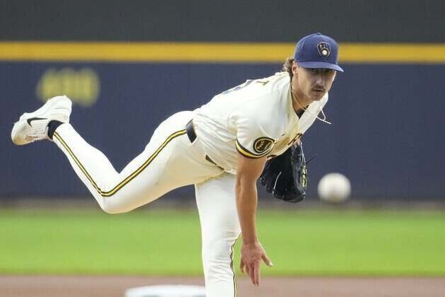 Bunting Brewers squeeze out 2-1 win over Blue Jays