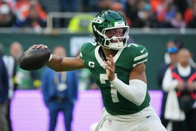 Jets' Aaron Glenn: Justin Fields 'took a step back'