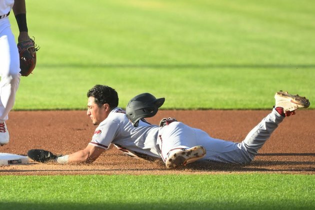 D-backs use long ball to power past Guardians