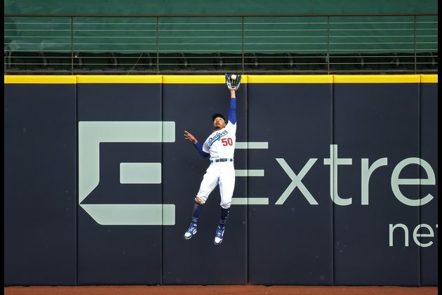 Seager, Turner slug Dodgers into Game 7 of NLCS