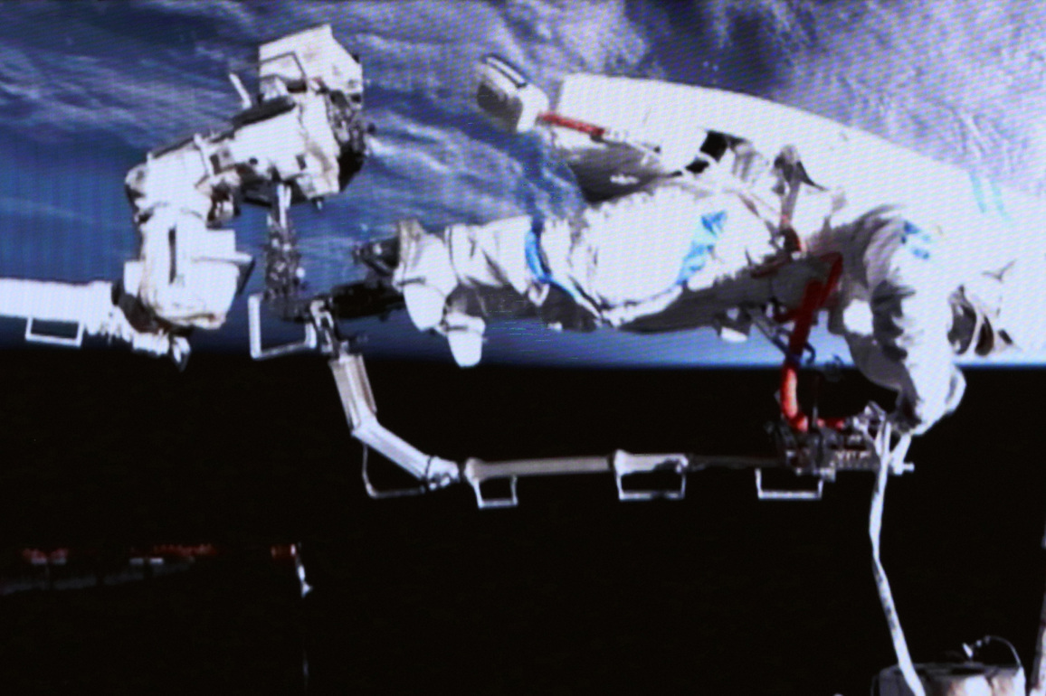 (EyesOnSci)CHINA-SHENZHOU-21-CREW-SECOND EXTRAVEHICULAR ACTIVITIES-COMPLETION (CN)