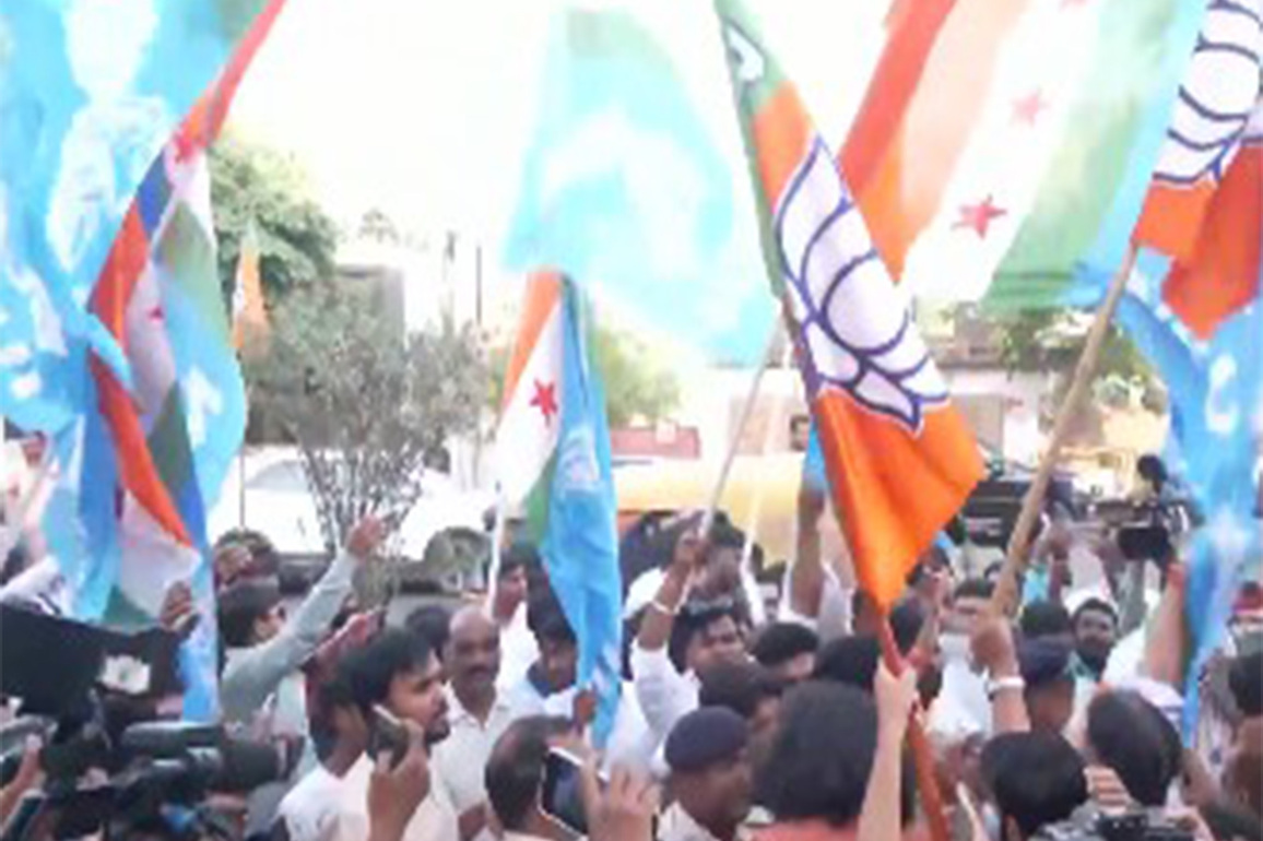 Clashes erupt between BJYM, NSUI workers during NEET-UG protest outside BJP office in Ranchi