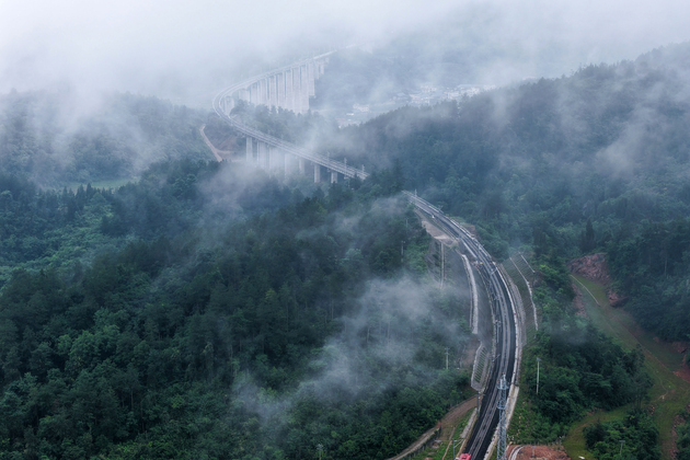 CHINA-GUIZHOU-WENGMA RAILWAY-EXTENSION-TRACK LAYING-COMPLETION (CN)