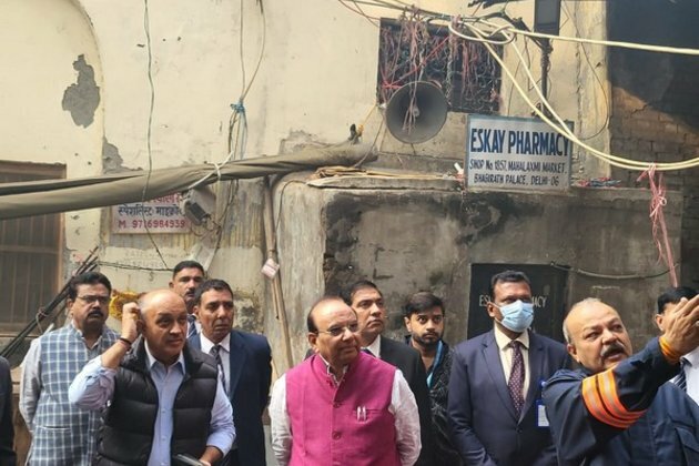 Delhi LG VK Saxena takes stock of Bhagirath Palace fire site