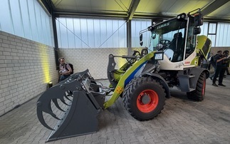 Claas targets livestock sector with its first all-electric wheel loader