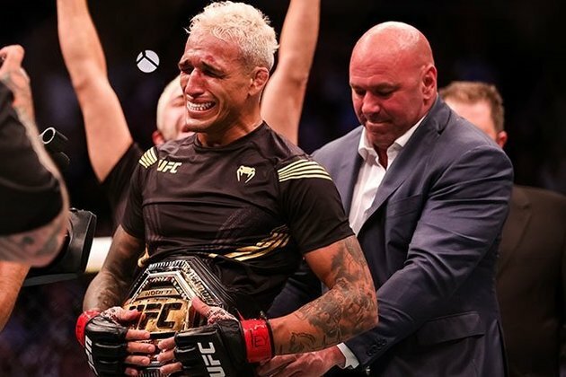Oliveira &#039;lion of lions&#039; KOs Chandler to win UFC lightweight belt