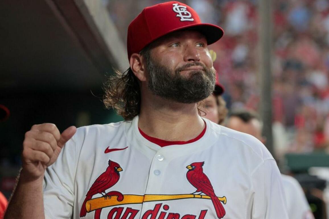 Former Cardinals starting pitcher Lynn says he's retiring