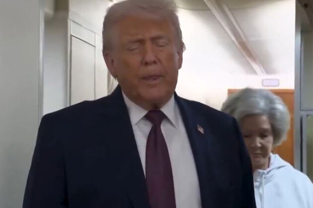 "Massive fleet" heading towards Iran, warns Trump