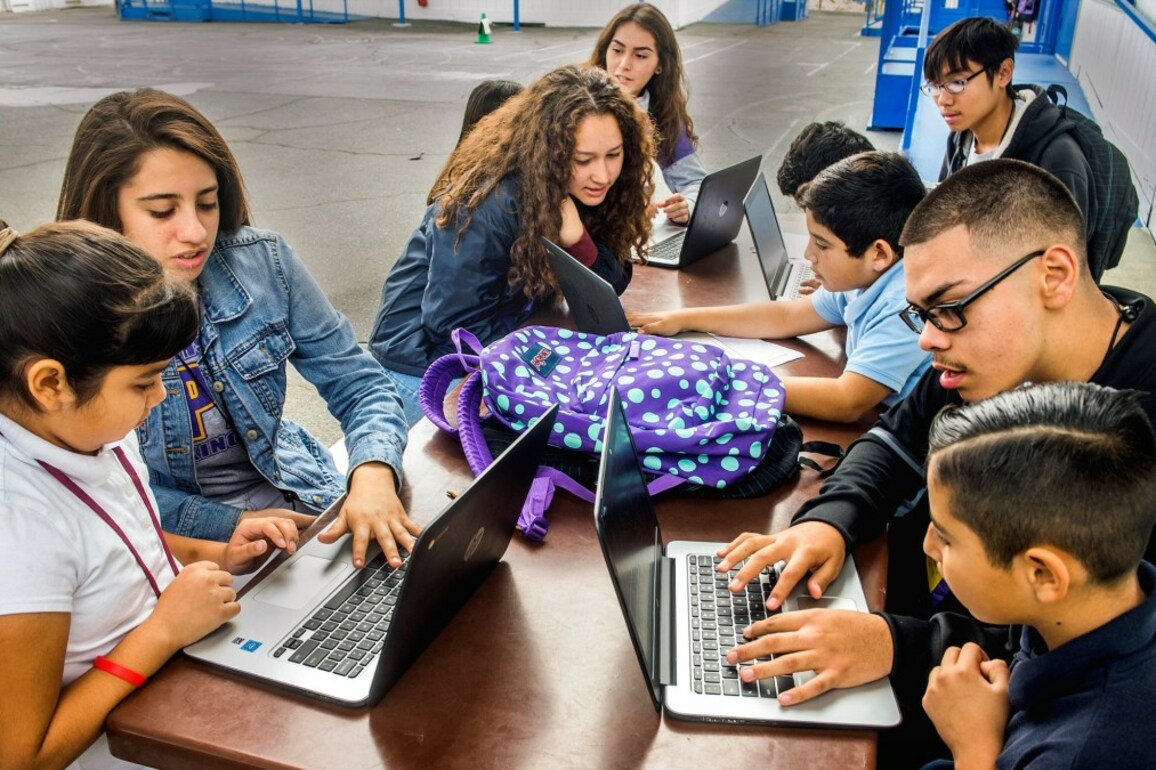 Phonics battle underscores public school failures