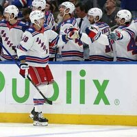 Game-opening barrage propels Rangers to rout of Lightning