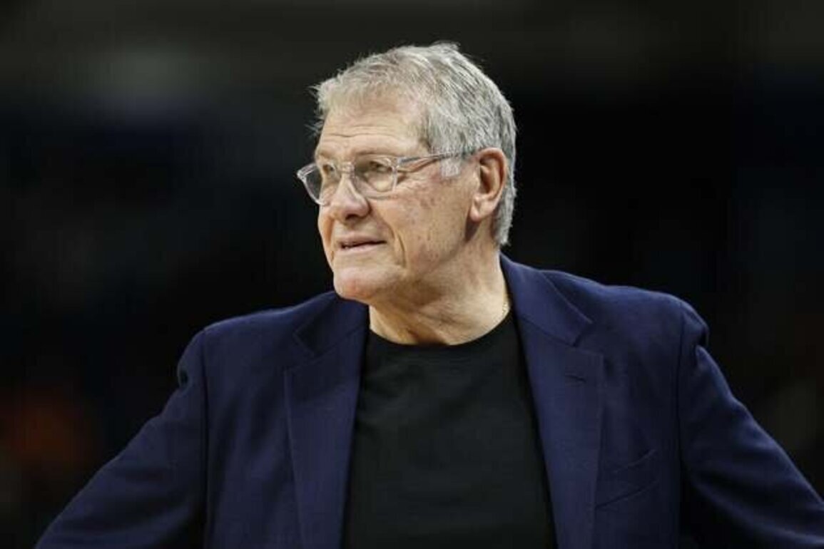 Geno Auriemma ties record as UConn stays No. 1