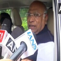 "Dal mein kuch kaala hai": Congress chief Kharge expresses scepticism over Dhankhar's resignation