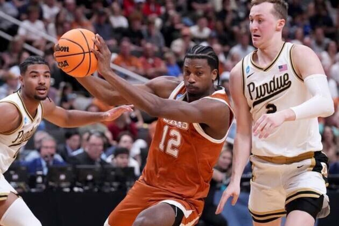 Last-second tip-in lifts No. 2 Purdue past Texas