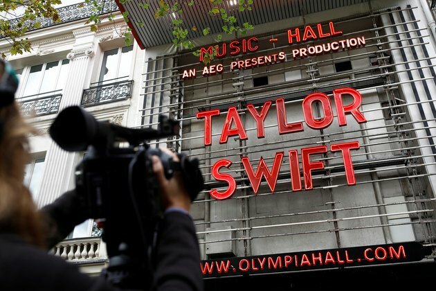Taylor Swift Fans Descend on Paris for &#039;City of Lover&#039; Concert