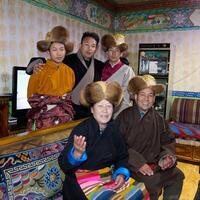 InXizang | Reunion around tradition: a family celebrates the Tibetan New Year