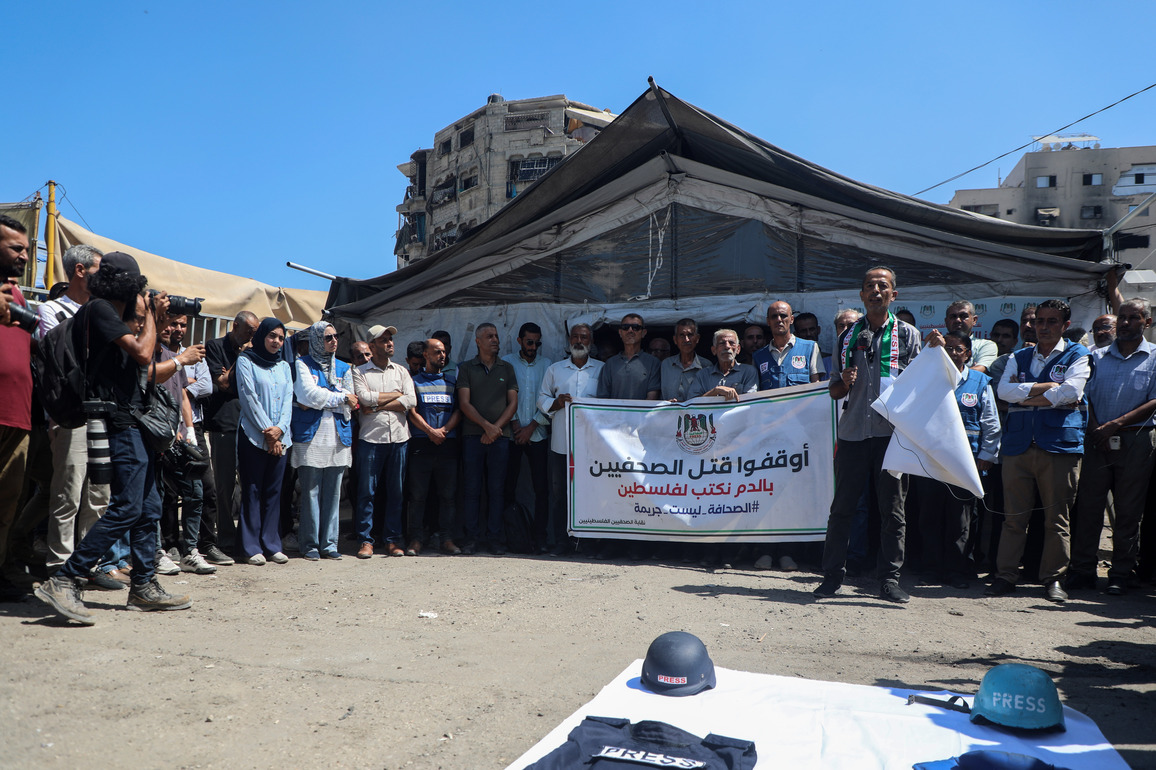 MIDEAST-GAZA-JOURNALISTS-PROTEST