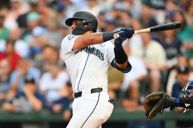 Mariners mash 3 homers, down Mets for 8th straight win