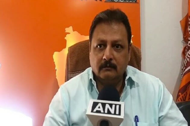 MNS workers storm Pune man's residence, threaten him over social media post against Raj Thackeray, Uddhav