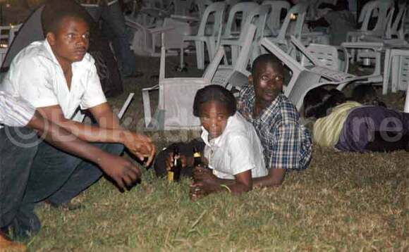 Bakaawonaawo nga basobeddwa oluvannyuma lwa bbomu okutta abantu e Lugogo. Bakaawonaawo nga basobeddwa oluvannyuma lwa bbomu okutta abantu e Lugogo.