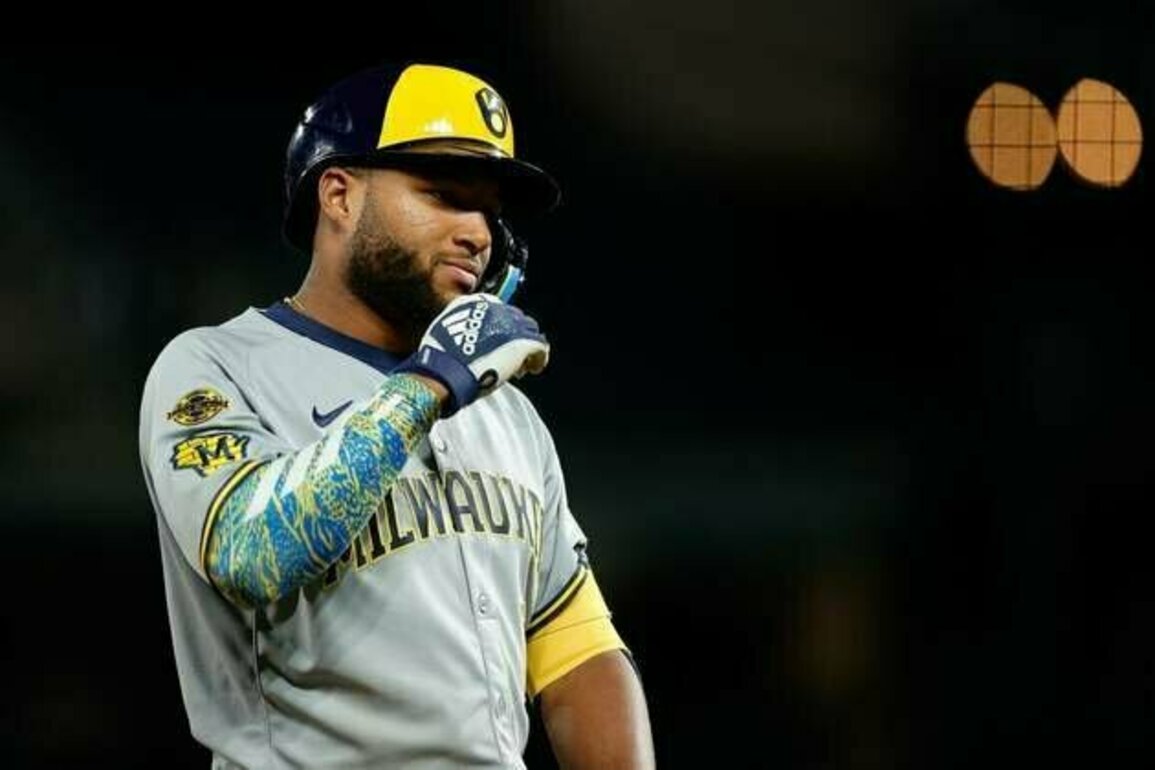 Hot hitters square off as Brewers visit Diamondbacks