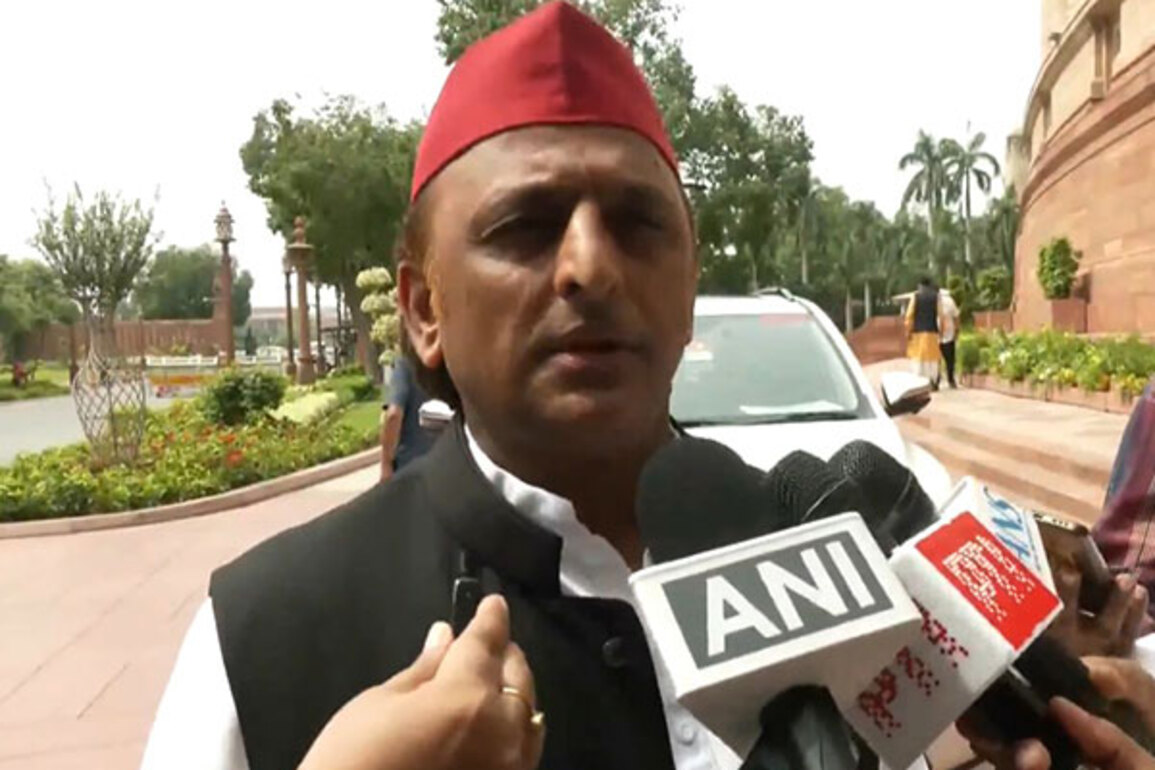 "They do not care," Akhilesh Yadav accuses UP Govt of not providing help in flood-affected area