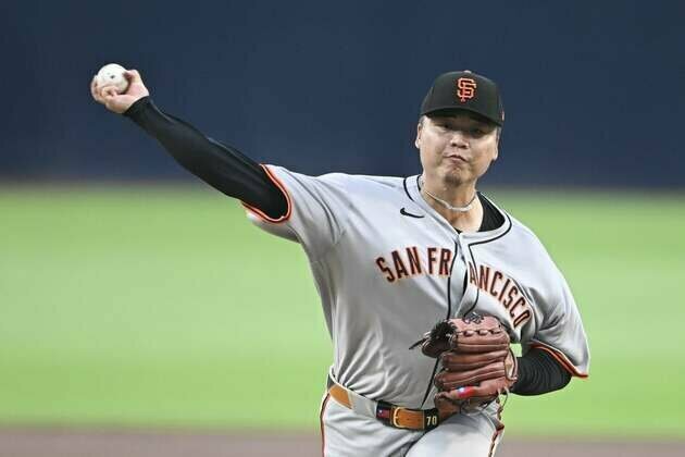 Showing signs of life in playoff hunt, Giants visit Rockies