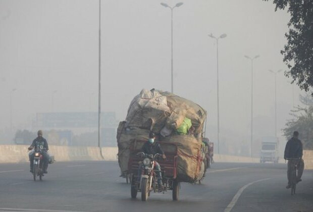 Pakistan: Sindh govt urges public to wear face masks amid worsening air quality