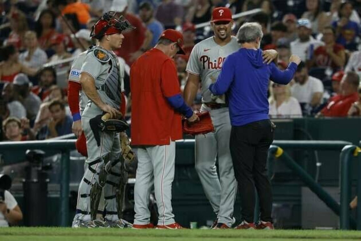 Phillies closer Jhoan Duran says he's '100 percent' after scare