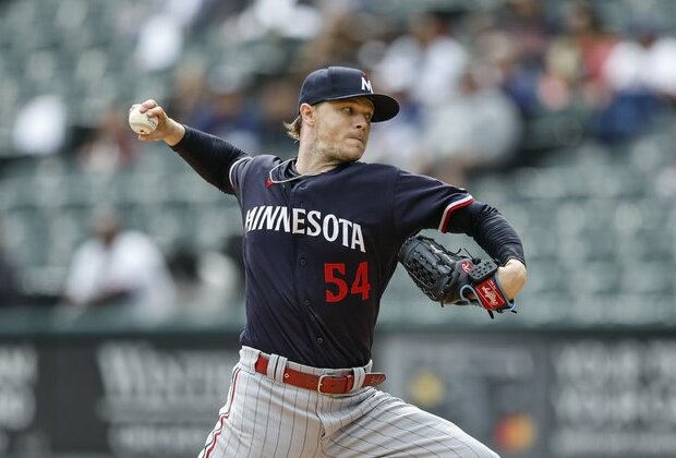 Sonny Gray, Twins warm up for playoffs vs. A's