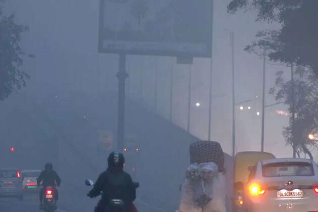 Thick smog engulfs Delhi as air quality turns 'very poor', AQI stands at 390