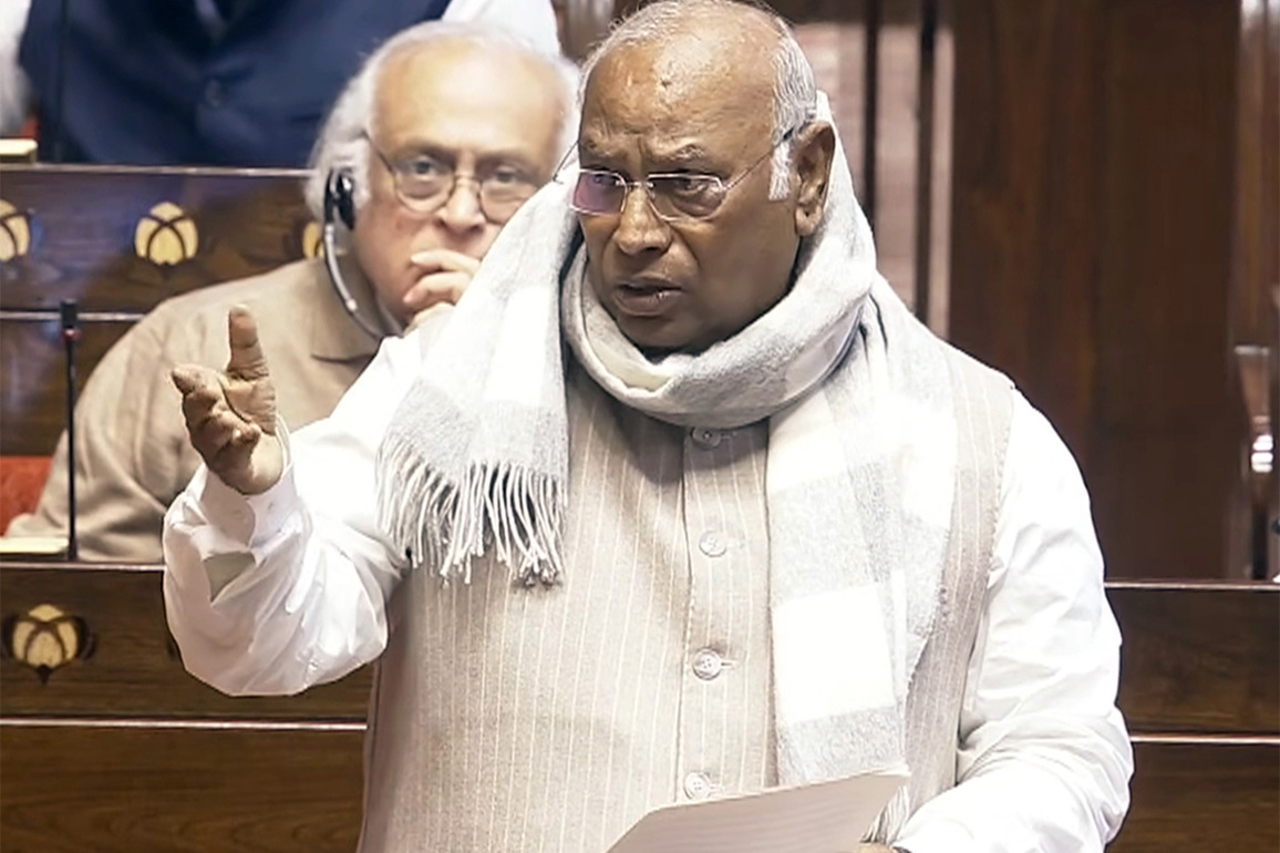 "Eminent scholar, freedom fighter": Mallikarjun Kharge pays tribute to Maulana Abul Kalam Azad on death anniversary