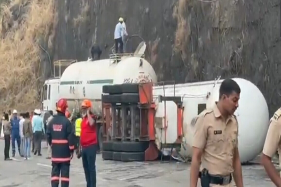 Aaditya Thackeray slams Maharashtra govt over Mumbai-Pune Expressway traffic chaos