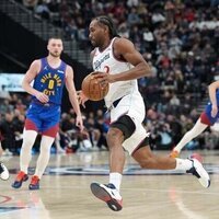 Clippers star Kawhi Leonard (ankle soreness) exits vs. Lakers