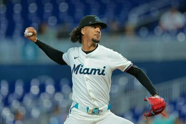Marlins meet Reds, look to extend 10-game road win streak