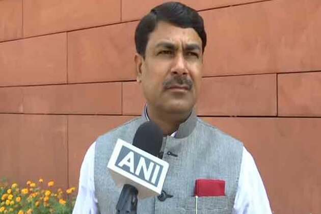 "Hindu-Muslim is his favorite topic": SP MP Anand Bhadauria hits out at CM Yogi Adityanath
