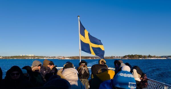Sweden backs tougher residency rules for immigrants