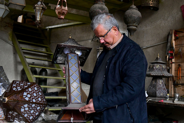 SYRIA-DAMASCUS-RAMADAN-LANTERN-CRAFT