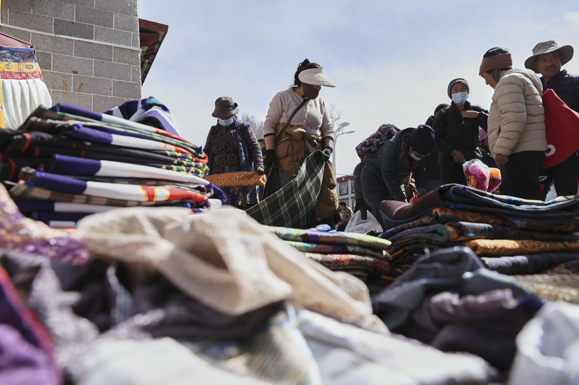 CHINA-LHASA-MARKET-FESTIVE SEASON (CN)