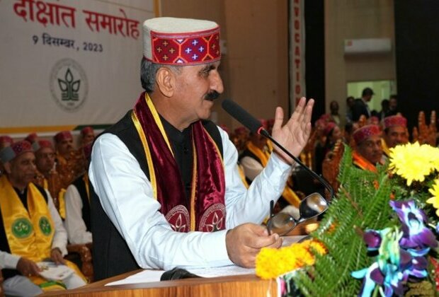 Himachal CM Sukhu confers gold medals to 23 students, announces 10k each to medalists