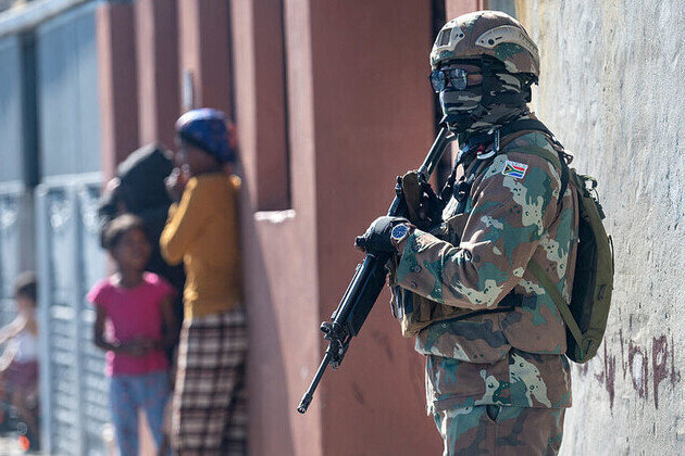 Troops enter Cape Town after murder surge 