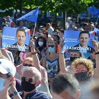 Poland's presidential race too close to call