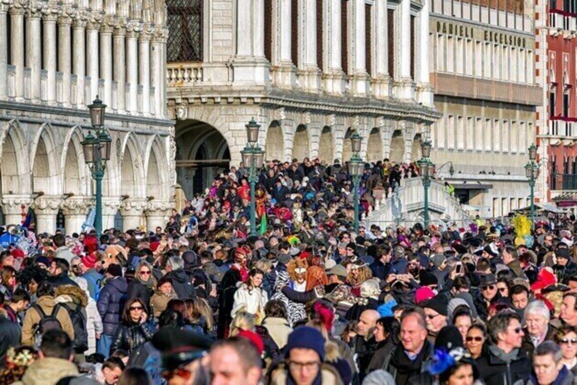 Italian unemployment reaches new record low of 5.6%