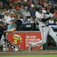 Giants' Jordan Hicks stars in homecoming win over Astros