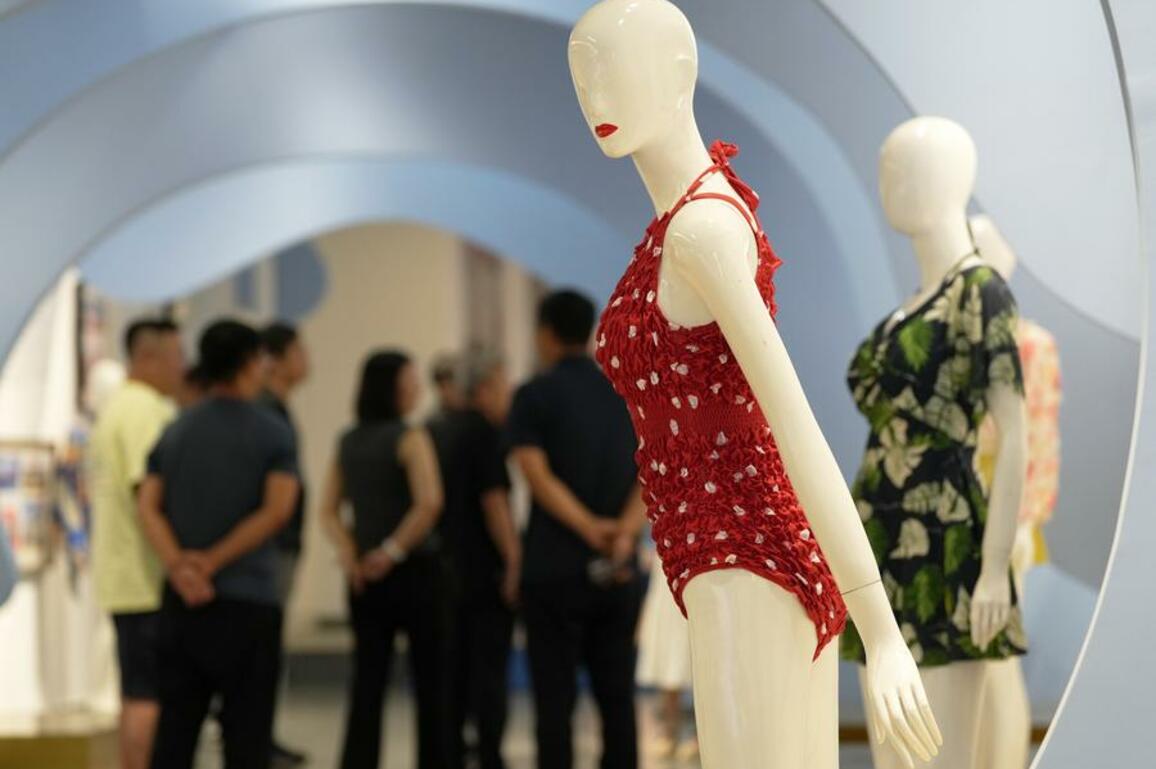Vlog | Made Here: From baskets to billions, Xingcheng's swimwear surfs the global market