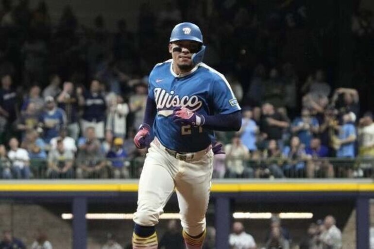 With playoff berth secured after 20-0 rout, Brewers focus on rematch vs. Reds