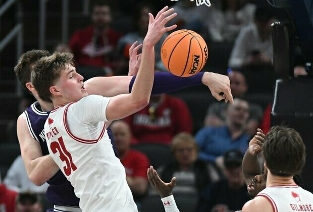 No. 18 Wisconsin turns back Northwestern at Big Ten tourney