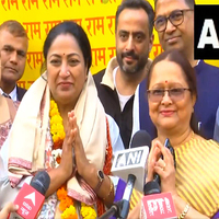Crowd gather to wish and greet Delhi's CM, College principal also meets her